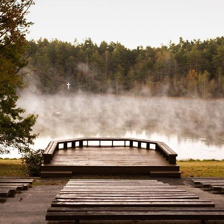 Kanuga Inn & Lodging Hendersonville Bagian luar foto