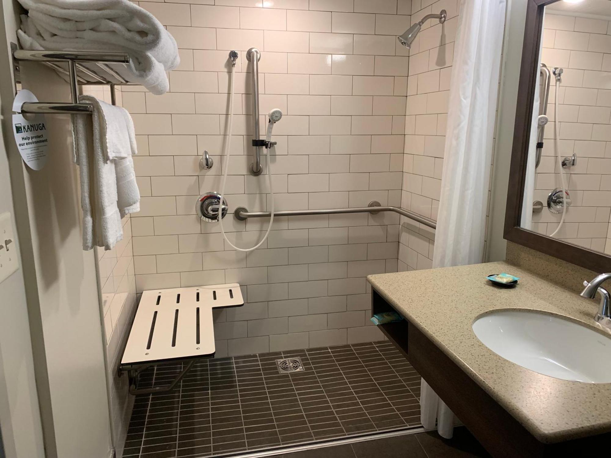 Kanuga Inn & Lodging Hendersonville Bagian luar foto