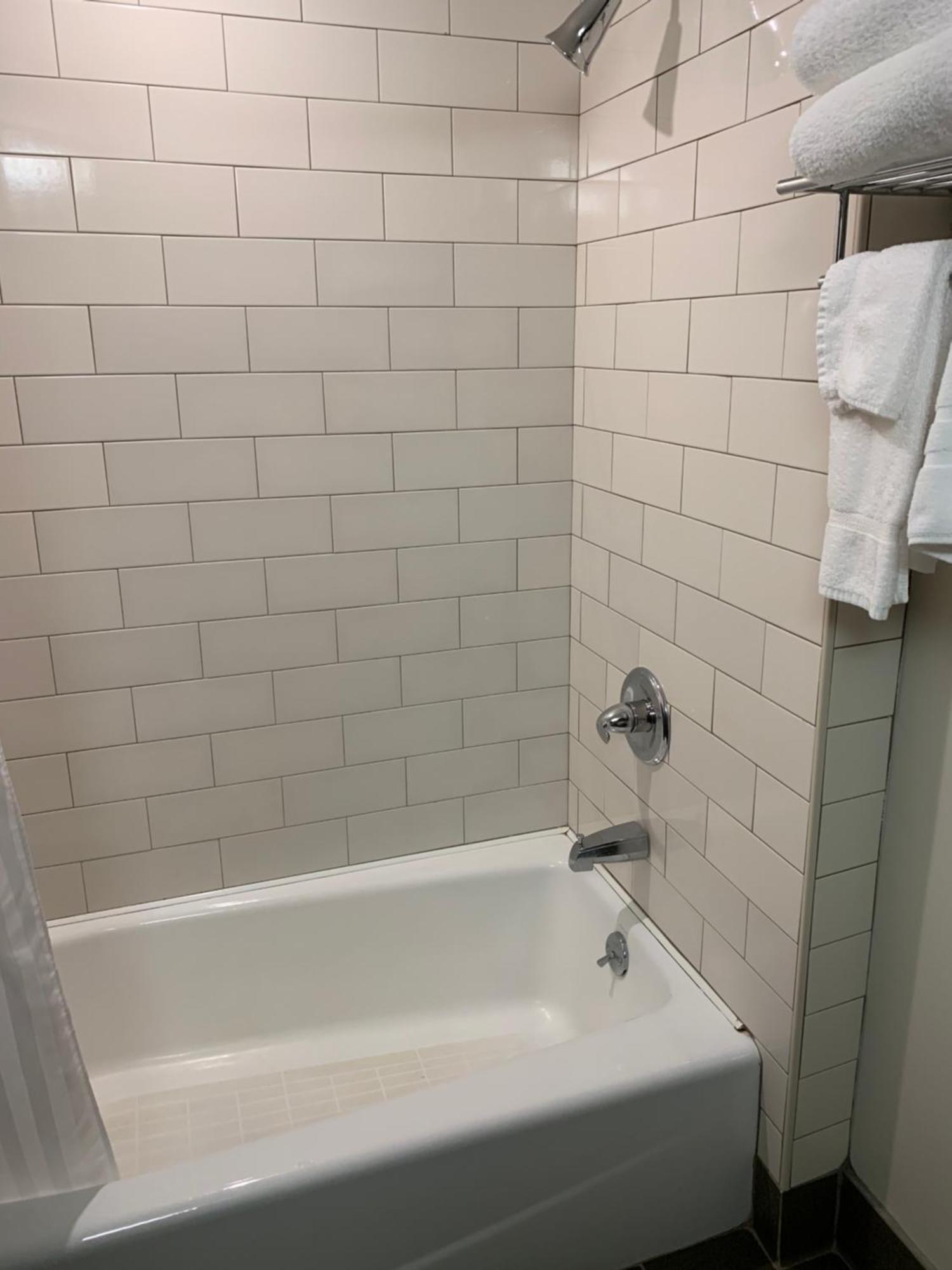 Kanuga Inn & Lodging Hendersonville Bagian luar foto