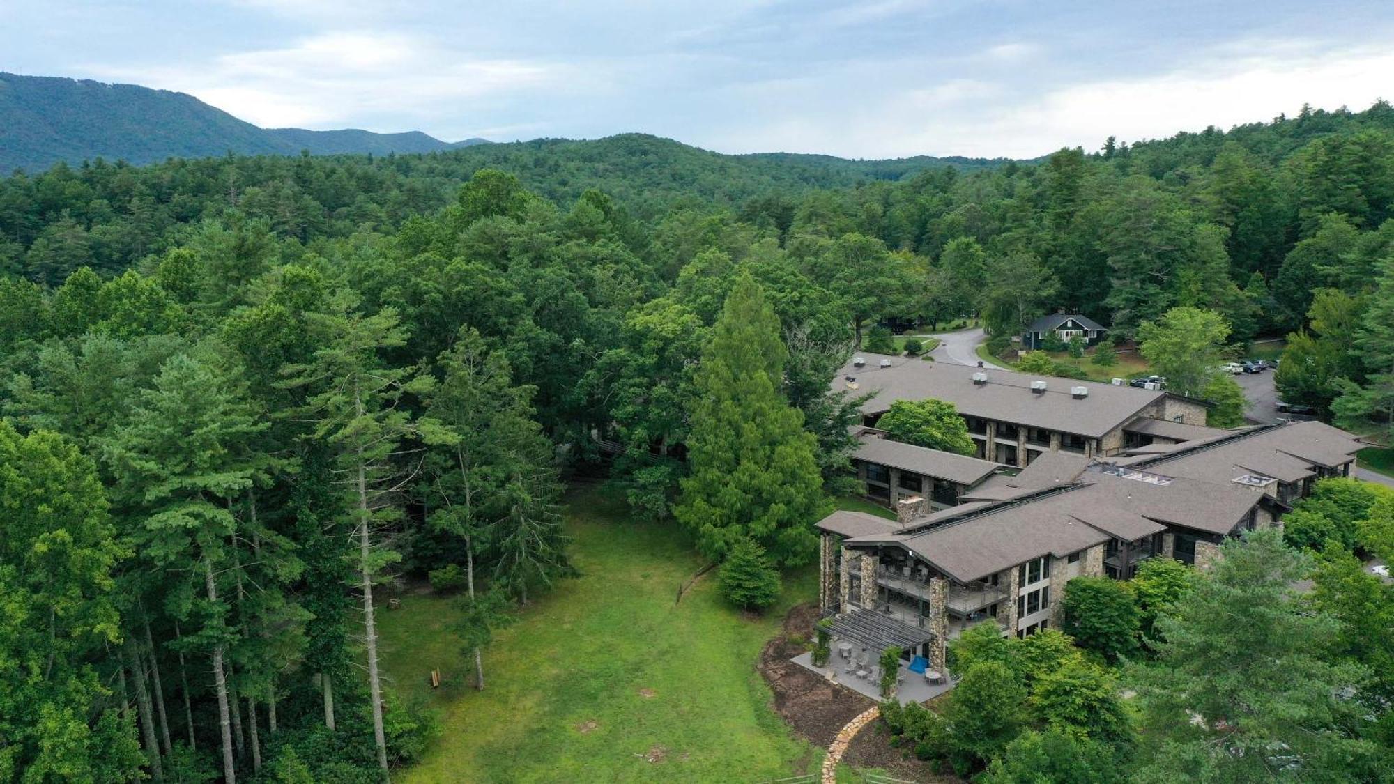 Kanuga Inn & Lodging Hendersonville Bagian luar foto