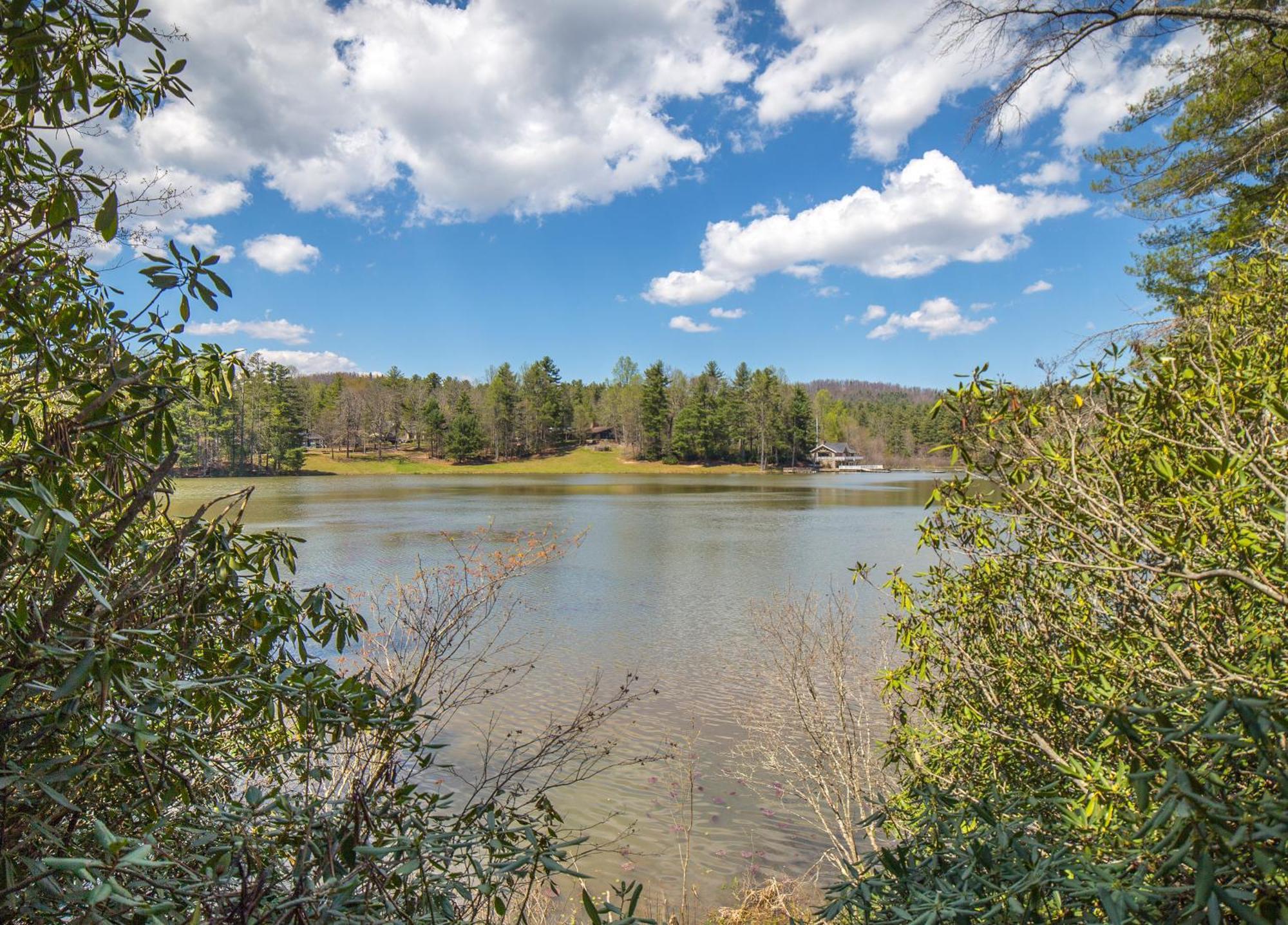 Kanuga Inn & Lodging Hendersonville Bagian luar foto